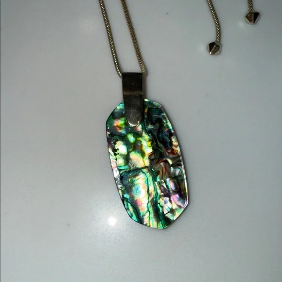 Kendra Scott Iridescent long Green Pendant Necklace with original bag - Picture 2 of 8
